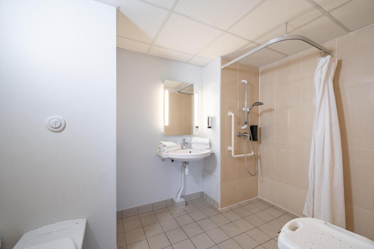 B&B Hotel Сент Екстер'єр фото