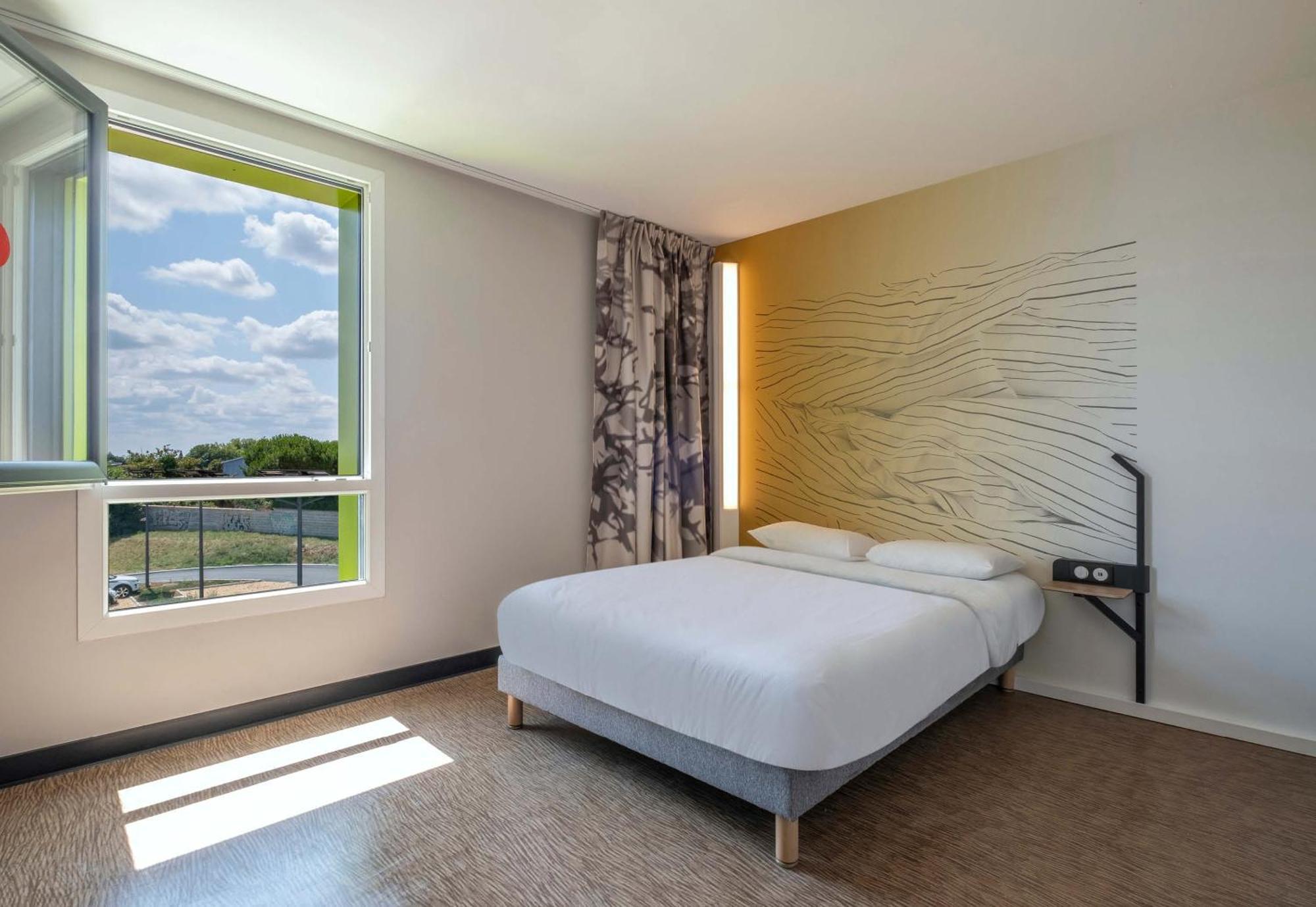 B&B Hotel Сент Екстер'єр фото