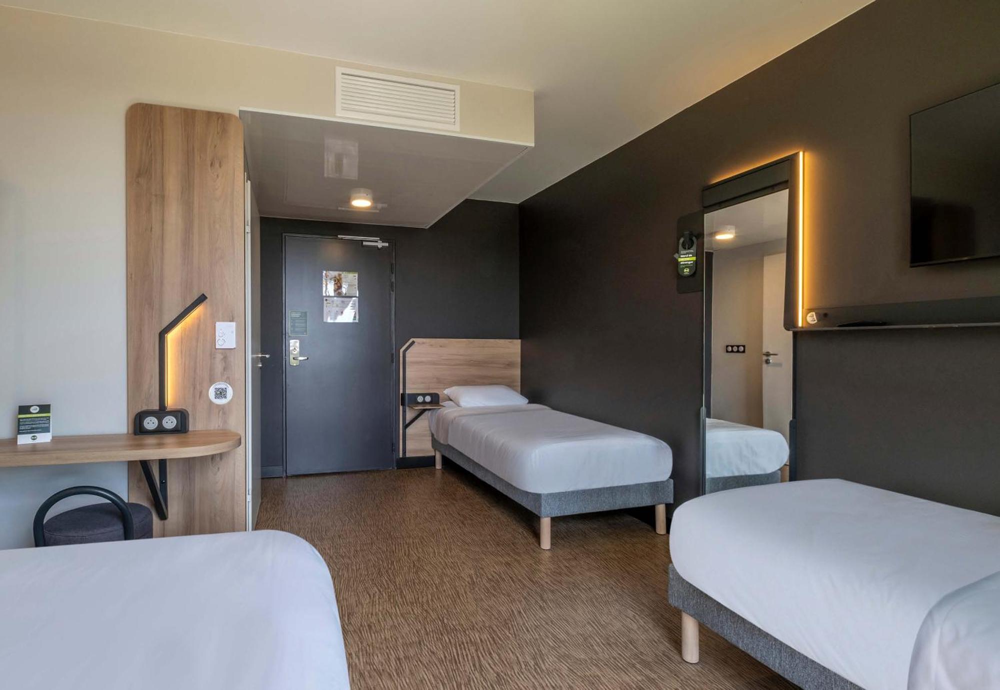 B&B Hotel Сент Екстер'єр фото