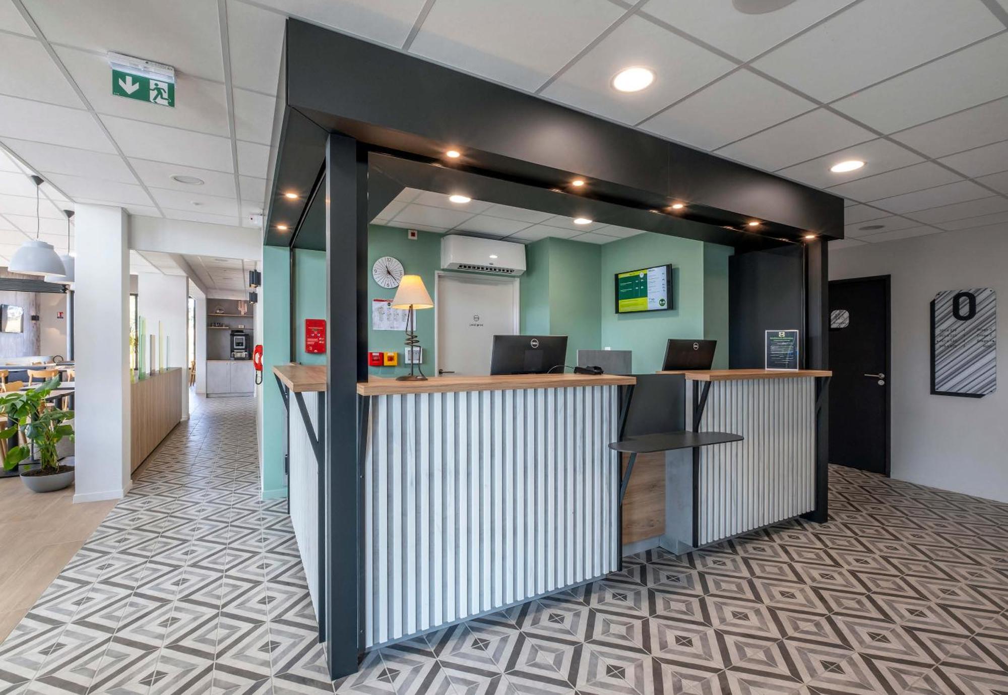 B&B Hotel Сент Екстер'єр фото