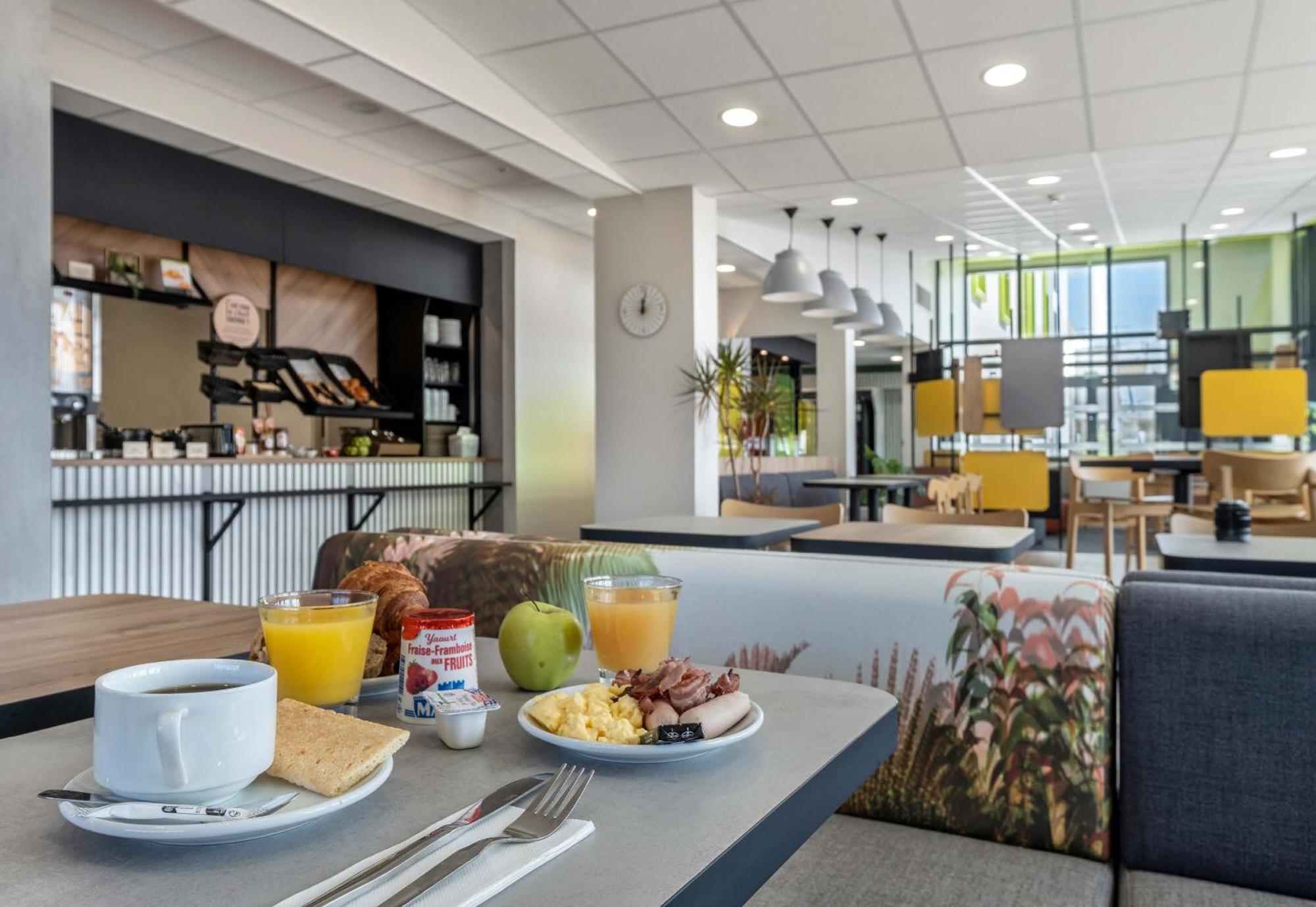 B&B Hotel Сент Екстер'єр фото