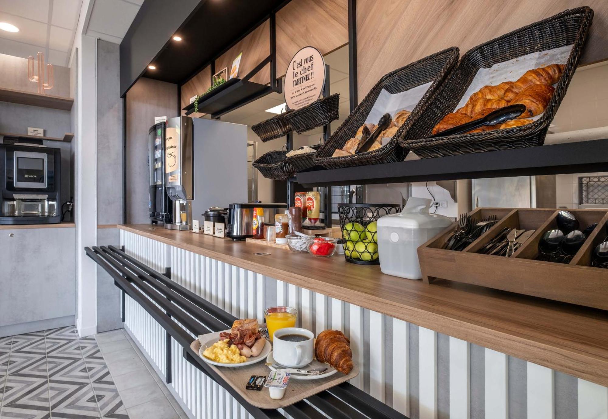 B&B Hotel Сент Екстер'єр фото