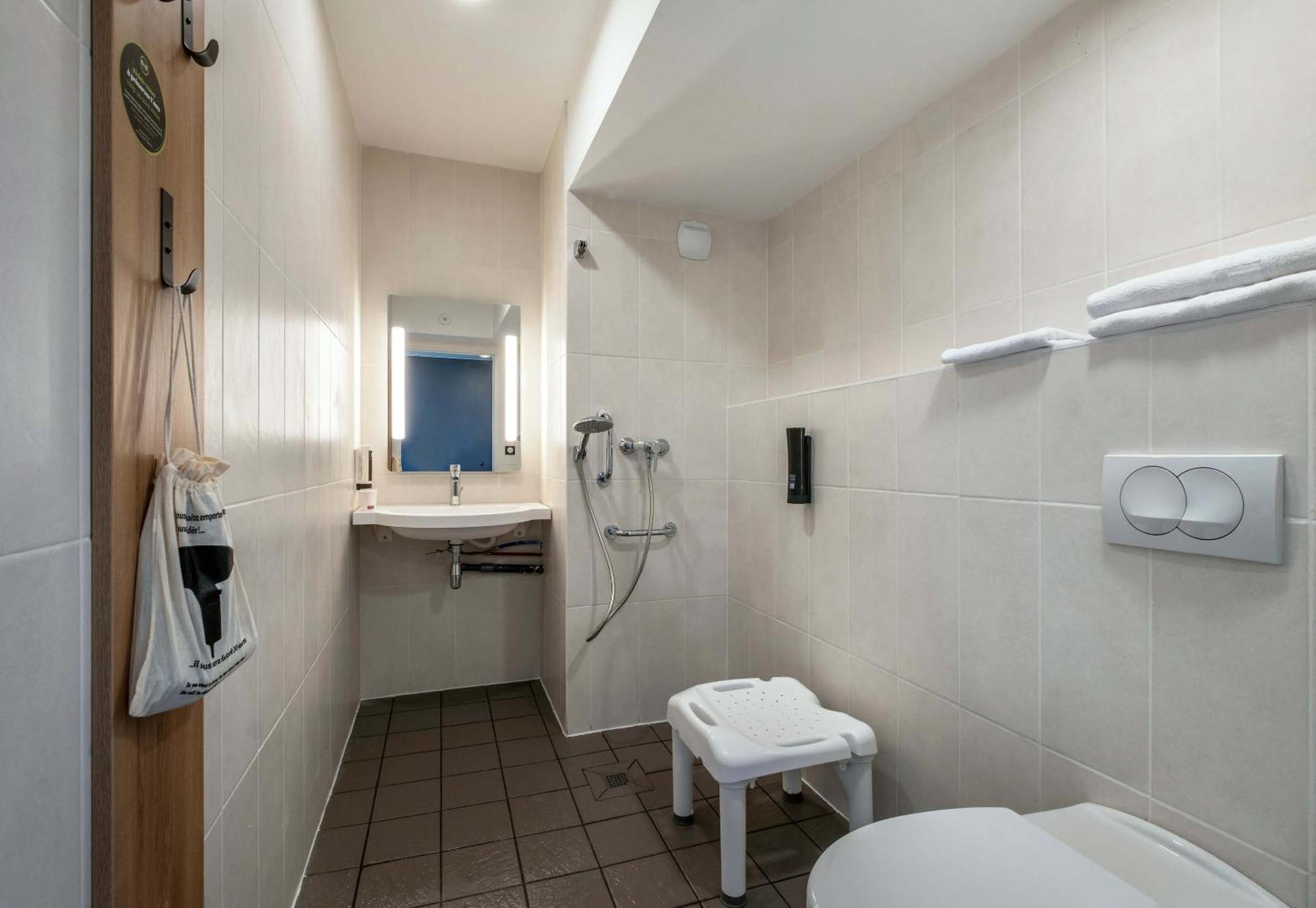 B&B Hotel Сент Екстер'єр фото