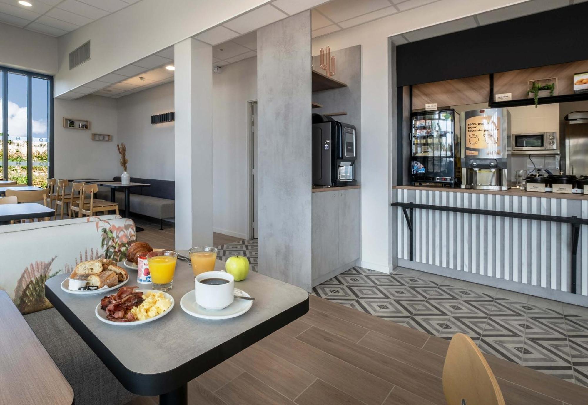 B&B Hotel Сент Екстер'єр фото
